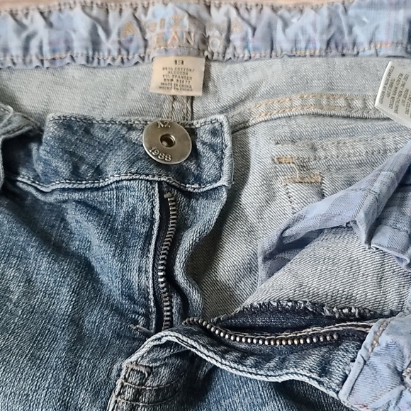 Arizona Jean Co. medium wash jean shorts with 10" inseam - Picture 5 of 8